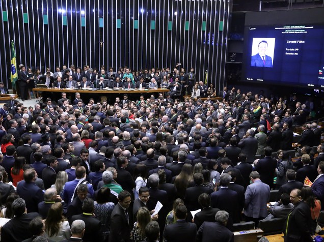 Vista do plenário da Câmara dos Deputados, em Brasília, durante sessão especial de votação do pedido de impeachment da presidente Dilma Rousseff - 17/04/2016