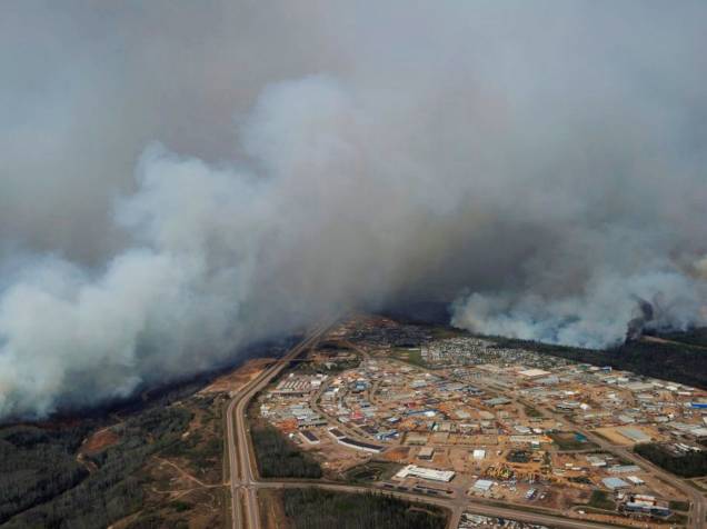 Incêndio florestal atinge a cidade de Fort McMurray, no Canadá, forçando os mais de 80 mil habitantes da região a deixarem suas casas - 05/05/2016