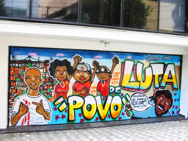 Fachada do Instituto Lula é grafitada após amanhecer pichada, no bairro do Ipiranga região sul de São Paulo, neste sábado (05)
