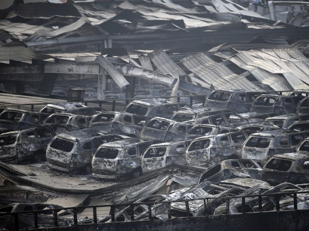 Local da explosão que deixou dezenas de mortos na cidade portuária de Tianjin, na China