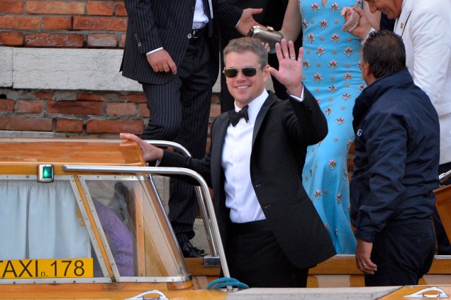 Matt Damon chega em barco-táxi no hotel Cipriani, em Veneza, para o casamento do ator americano George Clooney com a britânica Amal Alamuddin