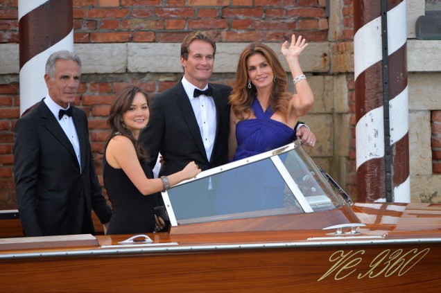 A modelo Cindy Crawford e o marido, Rande Gerber, chegam para a cerimônia de casamento do ator George Clooney com a britânica Amal Alamuddin, no hotel Cipriani em Veneza, Itália