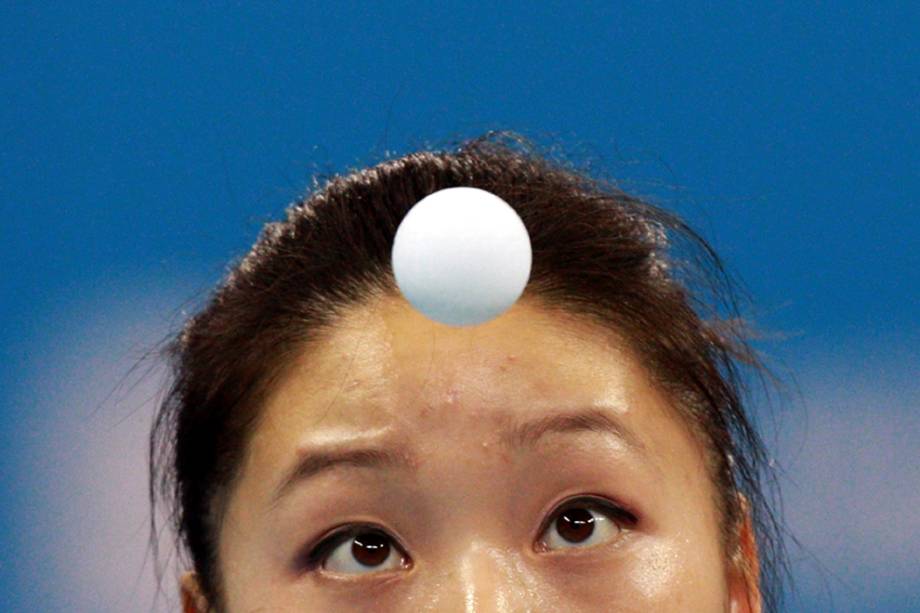 A atleta americana, Zhang, é fotografada durante a competição feminina de tênis de mesa