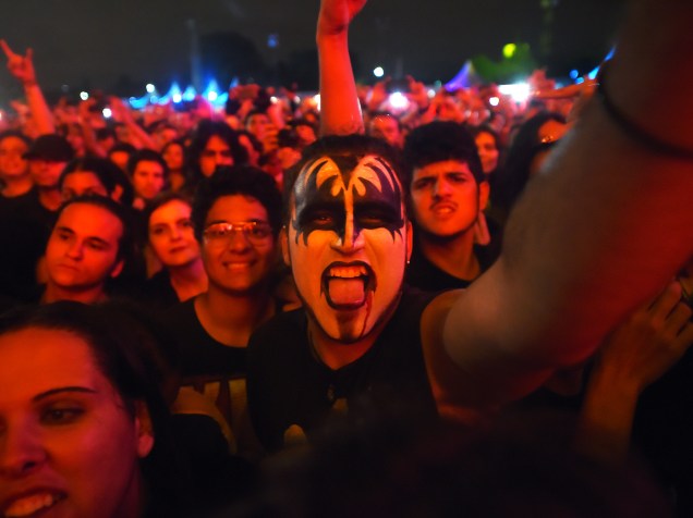 Público durante show do Kiss no Monsters of Rock, em São Paulo