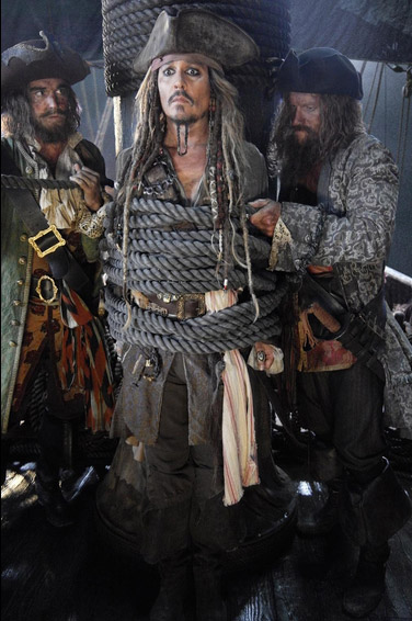 Primeira imagem de Johnny Depp como Jack Sparrow em Piratas do Caribe 5, divulgada pelo produtor Jerry Bruckheimer
