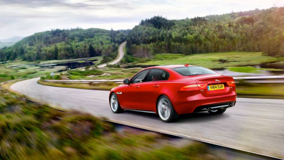 O novo esportivo Jaguar XE S