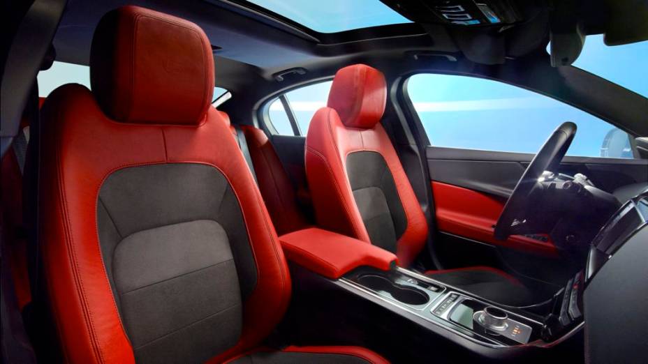 O novo esportivo Jaguar XE S