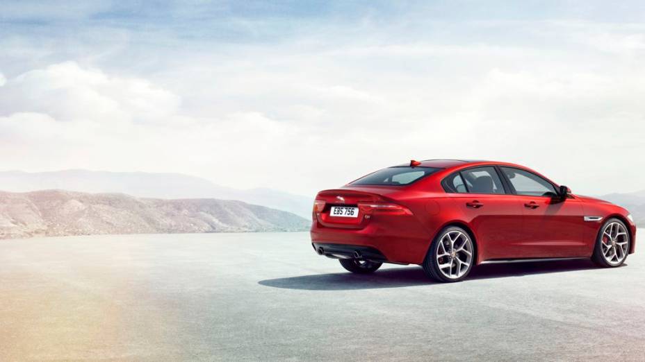 O novo esportivo Jaguar XE S