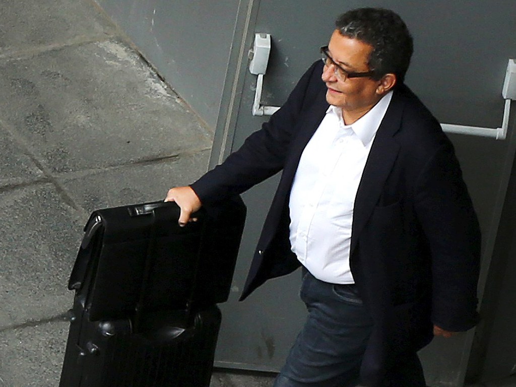João Santana chega ao aeroporto de Guarulhos (SP) vindo da República Dominicana para se apresentar à PF