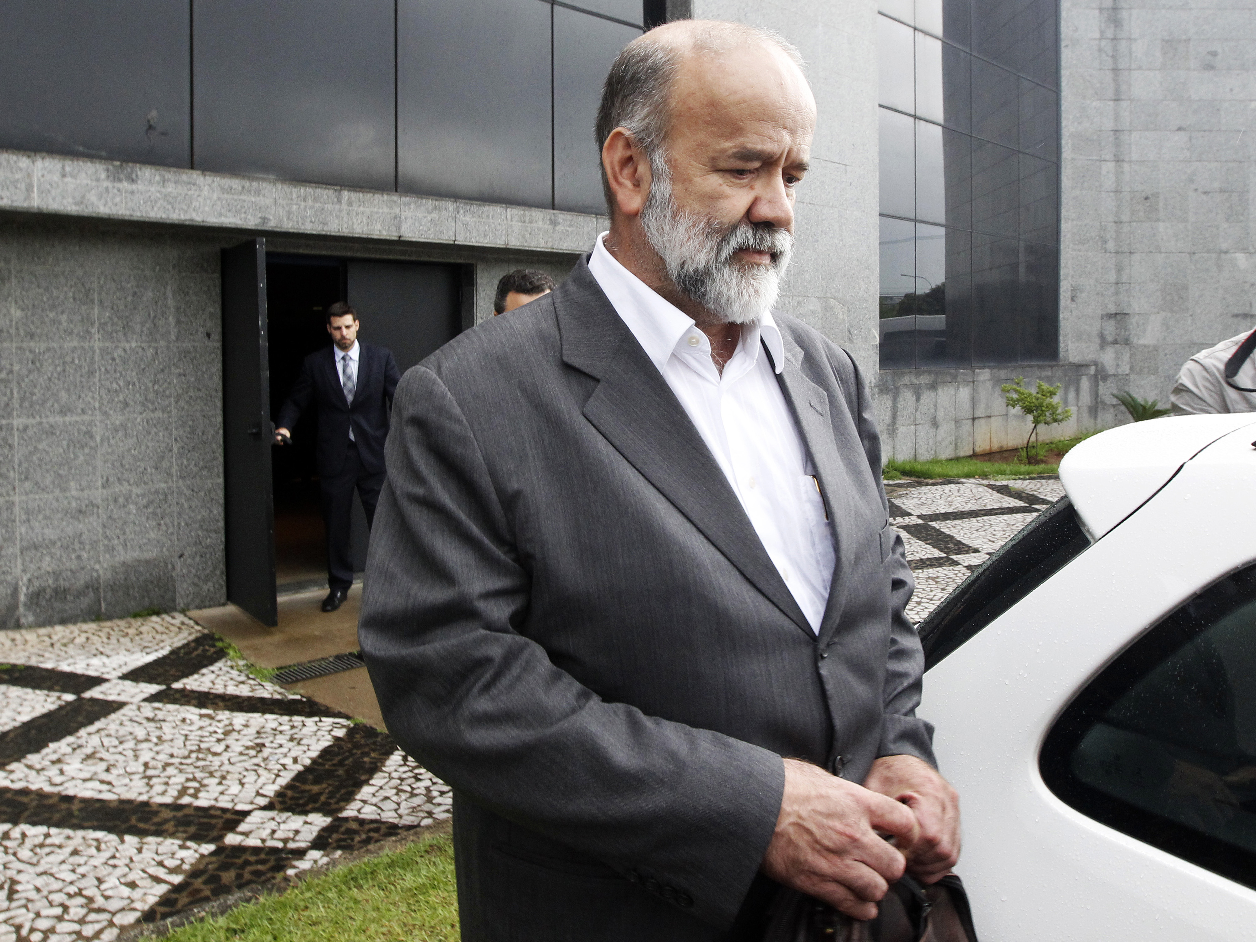 O tesoureiro do PT, João Vaccari Neto, deixa a Superintendência Regional da Polícia Federal (PF) na Lapa, zona oeste de São Paulo, nesta quinta-feira (05), após prestar depoimento na nona fase da Operação Lava Jato