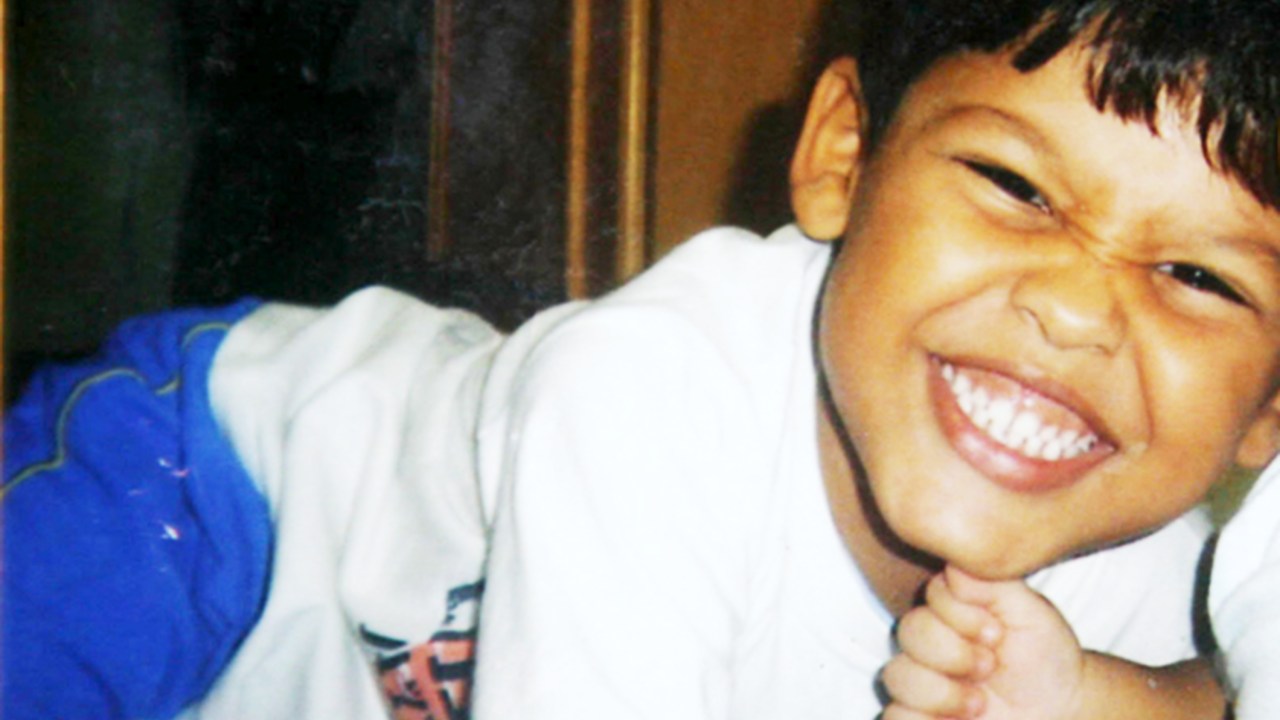 O menino João Roberto Amorim Soares, de 3 anos, morto a tiros em 2008
