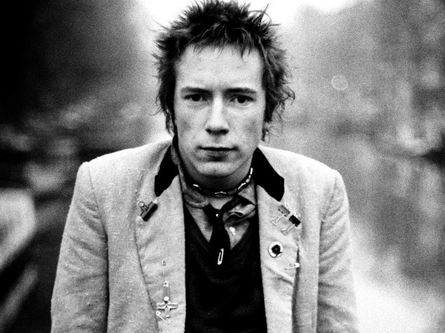  Johnny Rotten, Amsterdam (1977), fotografado por Anton Corbijn