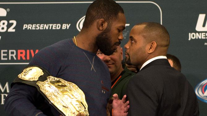 Jon Jones e Daniel Cormier trocaram provocações durante a encarada em Las Vegas