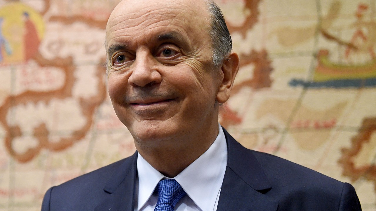 O ministro das Relações Exteriores, José Serra, tem orientado as embaixadas brasileiras no exterior a combater o discurso de que houve um golpe de Estado no país