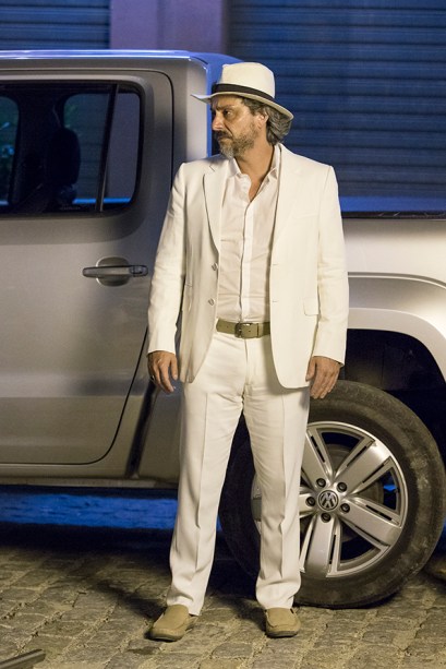José Alfredo (Alexandre Nero) veste branco pela primeira vez em Império