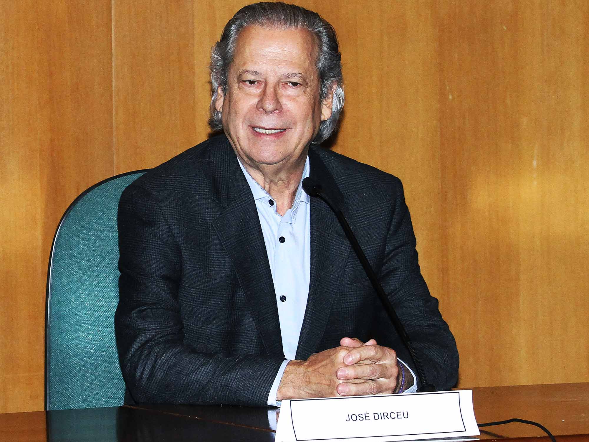 Dirceu bravateou a Moro um "atestado de honestidade" conferido pela Receita Federal