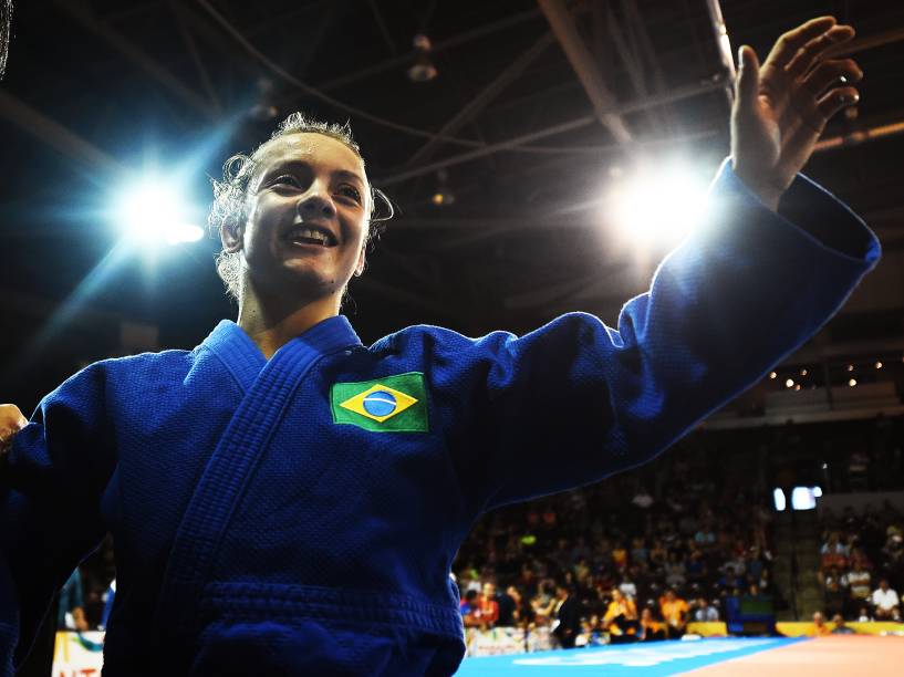 Nathália Brigida comemora sua medalha de prata no judo feminino durante os Jogos Pan-Americanos