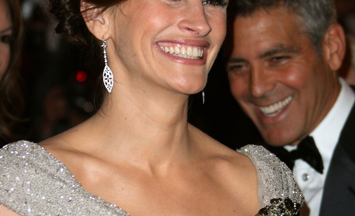 Julia Roberts e George Clooney no baile de gala anual do museu Metropolitan de Nova York, em 2008