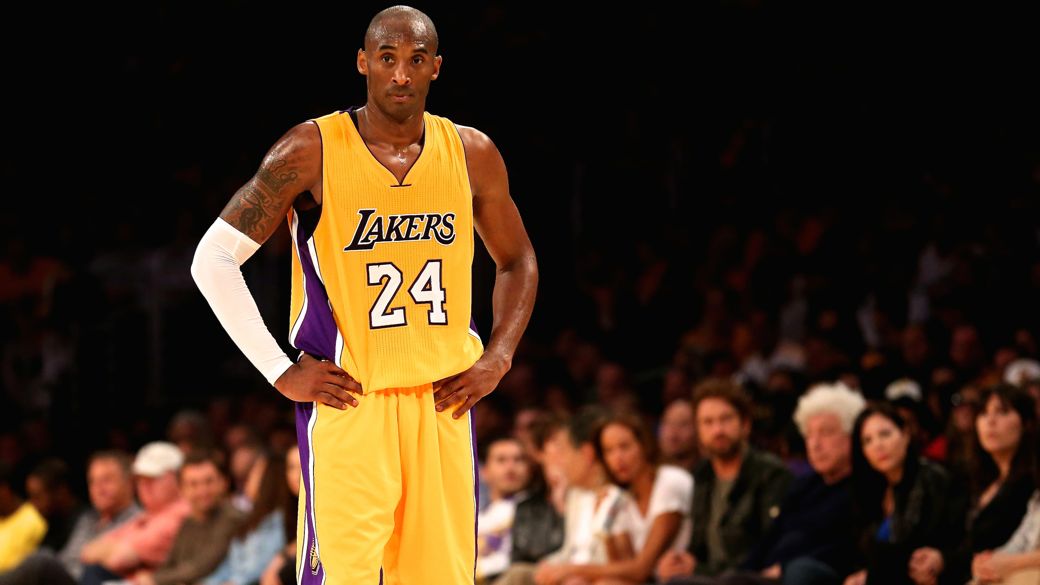 Kobe Bryant em seu retorno à NBA: derrota na estreia da temporada