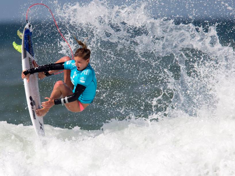 Lakey Peterson se apresenta na competição feminina da Rio Pro 2015