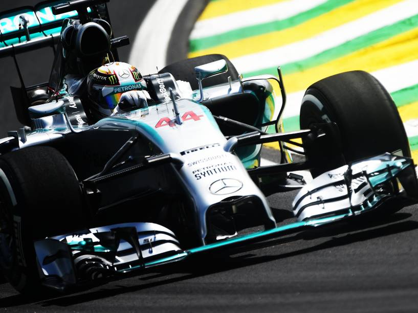 Lewis Hamilton durante os treinos desta sexta-feira, no autódormo de Interlagos, em São Paulo