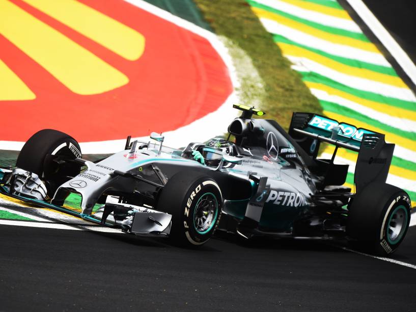 Em Interlagos, Lewis Hamilton participa de treino para a F1