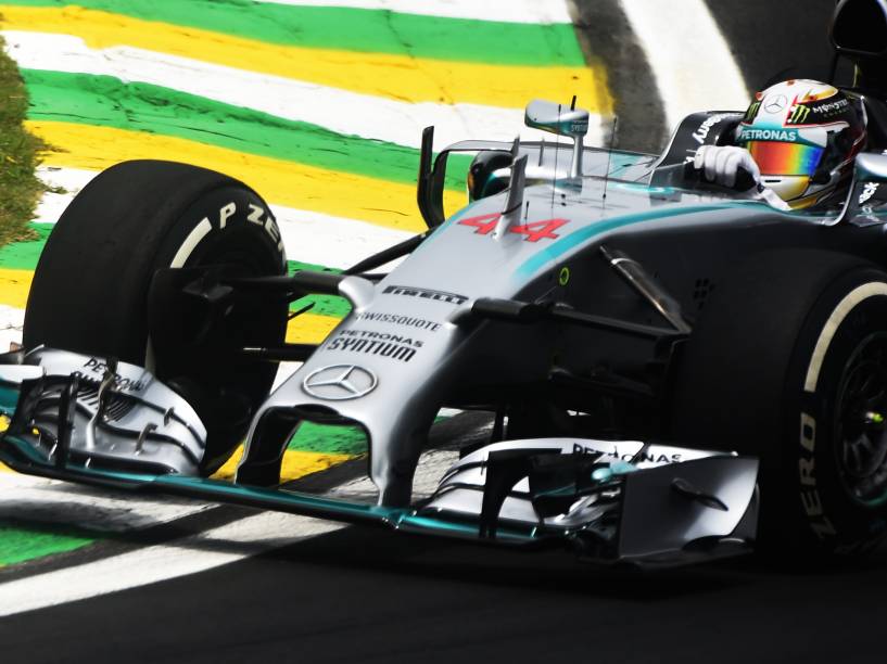 Em Interlagos, Lewis Hamilton participa de treino para a F1