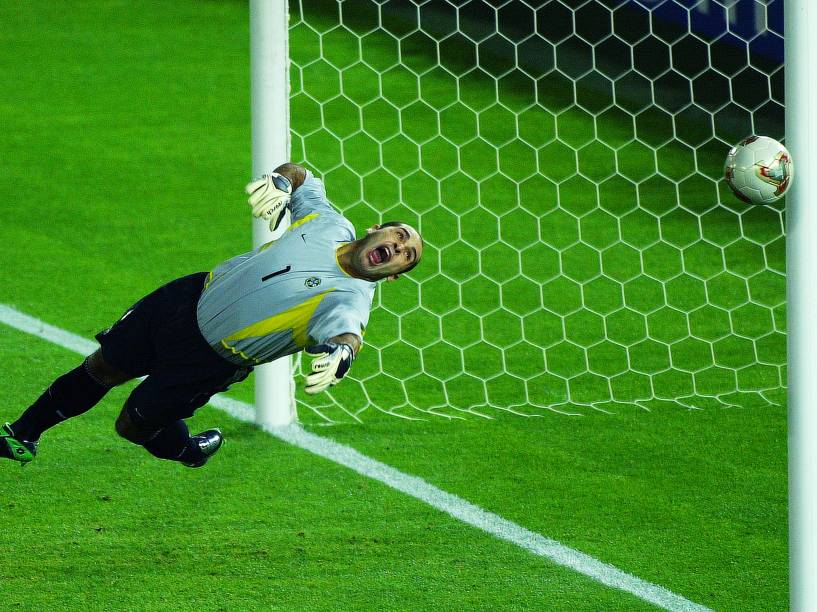 Marcos faz grande defesa na final da Copa do Mundo de 2002 contra a Alemanha