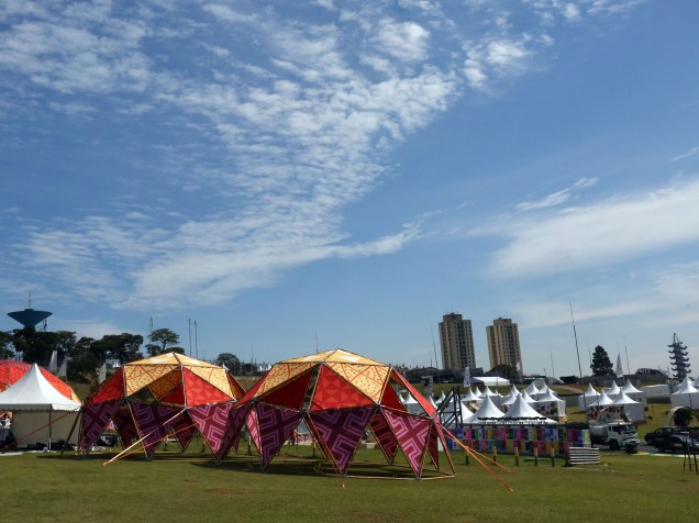 Com mais de 50 bandas tocando em quatro palcos, festival Lollapalooza recebe os últimos preparativos no autódromo de Interlagos, em São Paulo