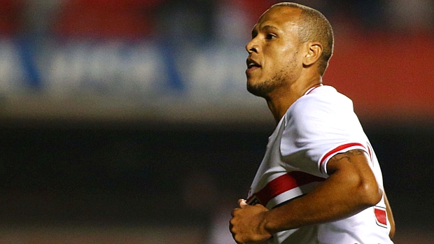 Luis Fabiano comemora gol do São Paulo no Morumbi