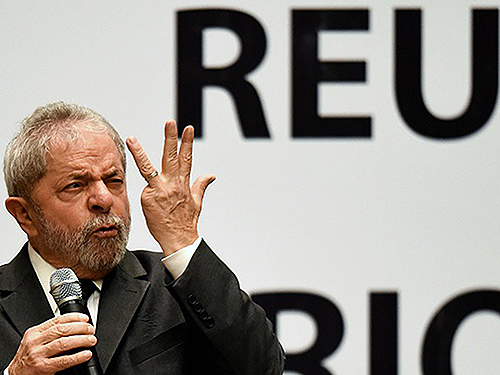 Se aceitar o cargo de ministro, o ex-presidente Lula ganha foro privilegiado, o que vai tirar os processos da Lava Jato que envolvem o petista das mãos do juiz federal Sergio Moro