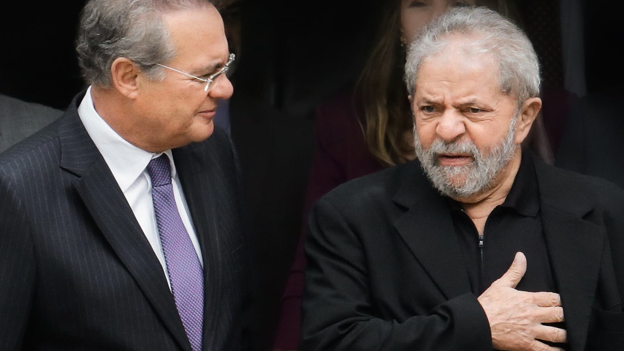 MITO - Lula com Renan Calheiros: busca de apoio para manter o que ainda lhe resta de poder e influência