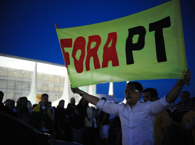 Manifestação contra a nomeação do ex-presidente Lula, para o cargo de ministro-chefe da Casa Civil, em Brasília