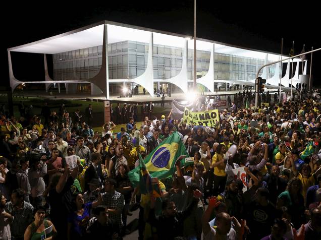 Manifestação contra a nomeação do ex-presidente Lula, para o cargo de ministro-chefe da Casa Civil, em Brasília