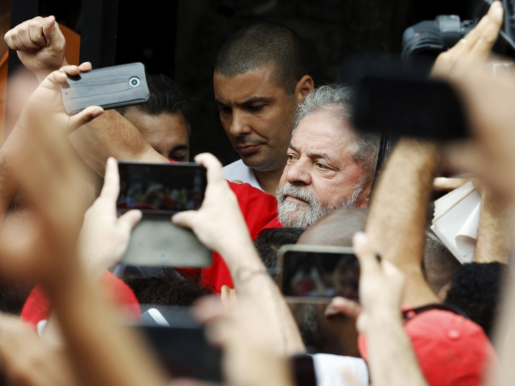 Lula entre militantes, em São Bernardo do Campo: 'Vai ter um monte de peão na porta de casa pra bater nos coxinhas'