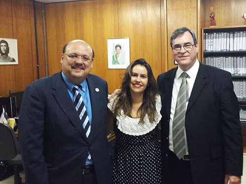 Mozart Sales, então coordenador dos Mais Médicos pelo Ministério da Saúde, Maria Alice Fortunato e Joaquim Molina, chefe da representação da Opas no Brasil