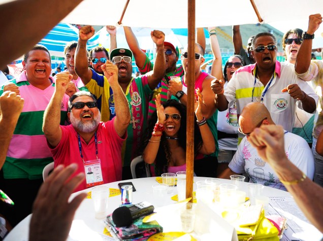 Integrantes da Escola de Samba da Mangueira, comemoram o titulo do carnaval 2016 na Marquês de Sapucaí no Rio