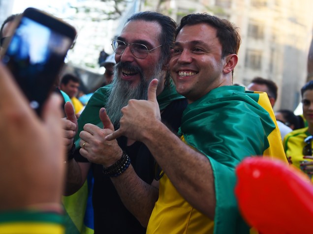 Cantor Lobão participa de manifestação a favor do impeachment da presidente Dilma, na Avenida Paulista, São Paulo - 17/04/2016
