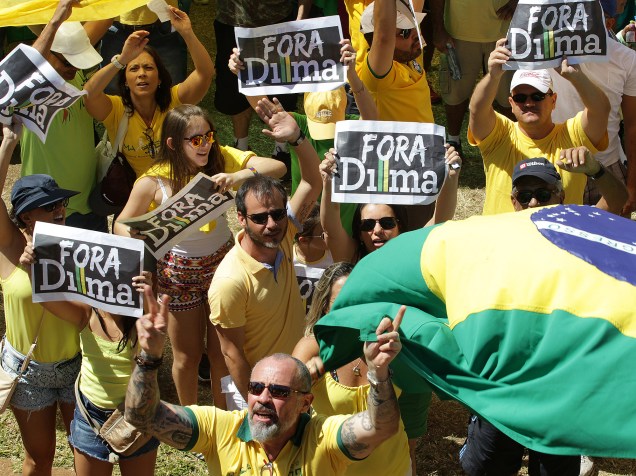 Protesto contra o governo do PT e fora Dilma em Brasília, DF, neste domingo (16)