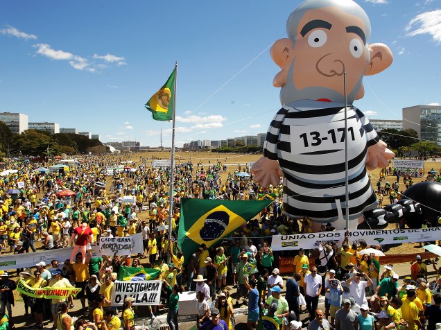 Protesto contra o governo do PT e fora Dilma em Brasília, DF, neste domingo (16)