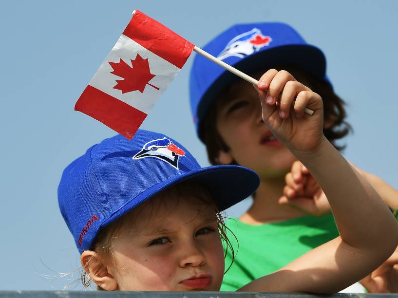 Torcida acompanha a maratona aquática masculina nos Jogos Pan-Americanos, em Toronto, Canadá