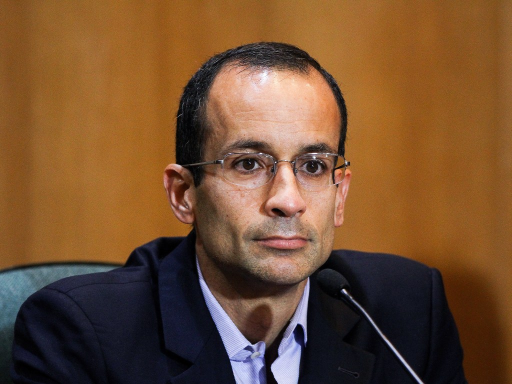 O executivo Marcelo Odebrecht, preso na Operação Lava Jato, durante depoimento à CPI da Petrobras em Curitiba, nesta terça-feira (01)