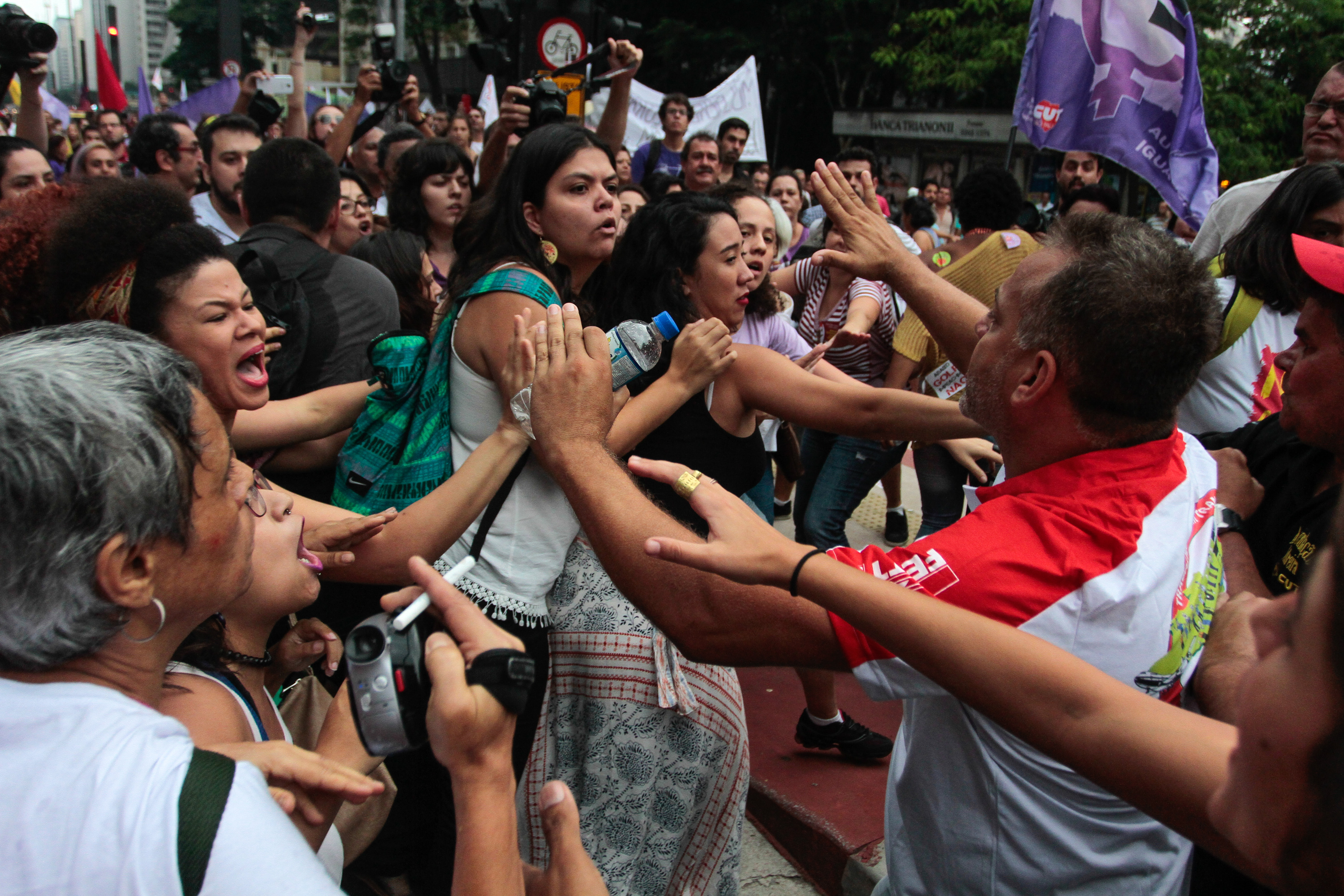 Confusão durante a Marcha das Mulheres, em São Paulo