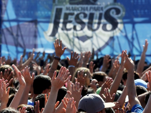 Fiéis durante a 23ª Marcha para Jesus em São Paulo