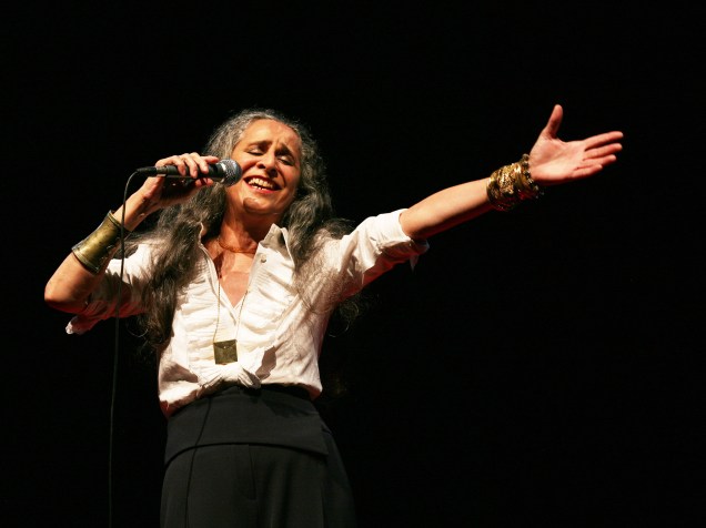 Maria Bethânia durante apresentação em Londres, Inglaterra
