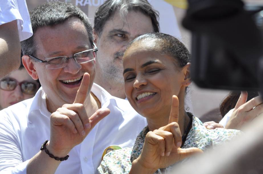 Marina Silva (PSB) faz no Recife seus primeiros atos de campanha, ao lado de Beto Albuquerque, seu vice, no bairro de Casa Amarela, zona norte de Recife - 23/08/2014