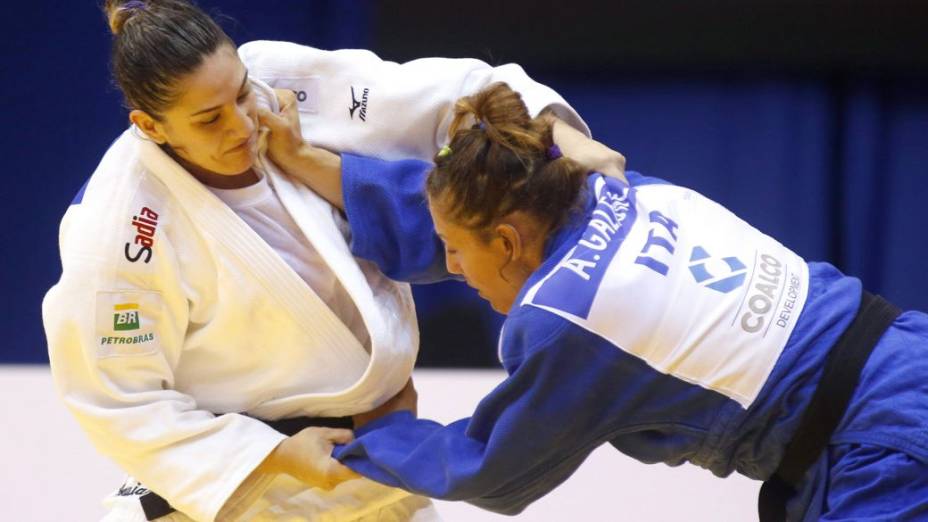 Mayra Aguiar em ação no Mundial de Judô, na Rússia: brasileira de 23 anos conquistou seu primeiro ouro na competição