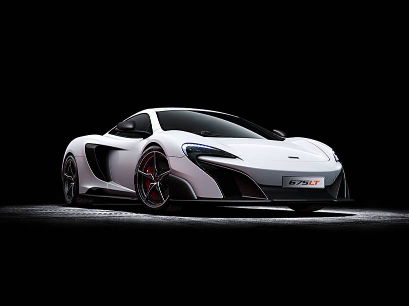 McLaren 675LT: fibra de carbono reduziu peso em 100 kg
