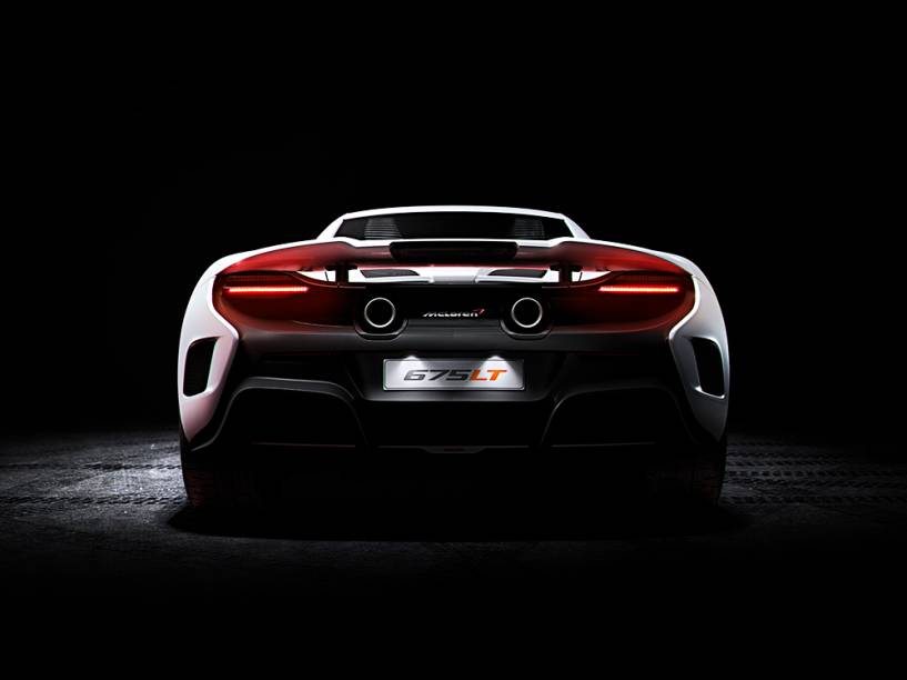McLaren 675LT: fibra de carbono reduziu peso em 100 kg
