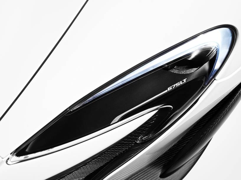 McLaren 675LT: fibra de carbono reduziu peso em 100 kg
